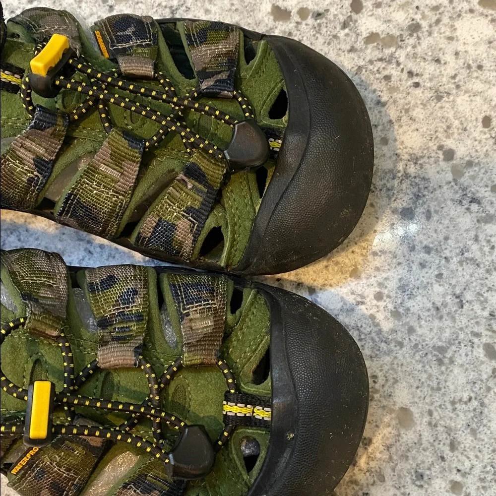 Keen Newport H2 Waterproof Sandals Shoes Size 5 Camo Green Outdoor Hiking 38 EU